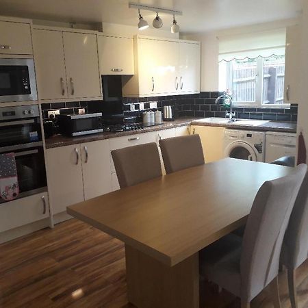 Вілла 5 Bed House With Free Secure Parking In Pleasant Quiet Location Вулвергемптон Екстер'єр фото