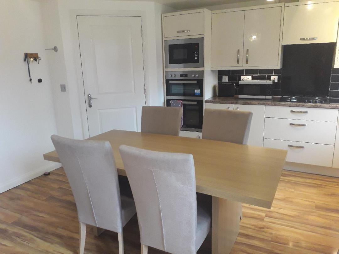 Вілла 5 Bed House With Free Secure Parking In Pleasant Quiet Location Вулвергемптон Екстер'єр фото
