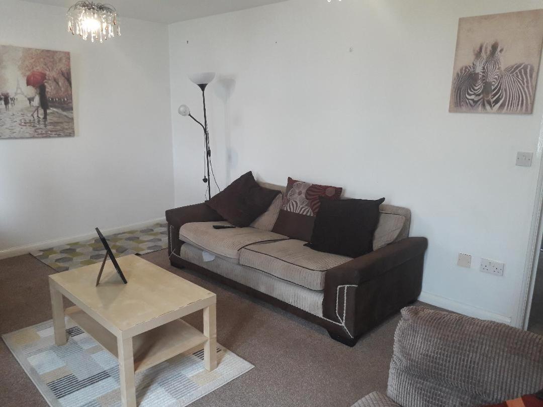 Вілла 5 Bed House With Free Secure Parking In Pleasant Quiet Location Вулвергемптон Екстер'єр фото