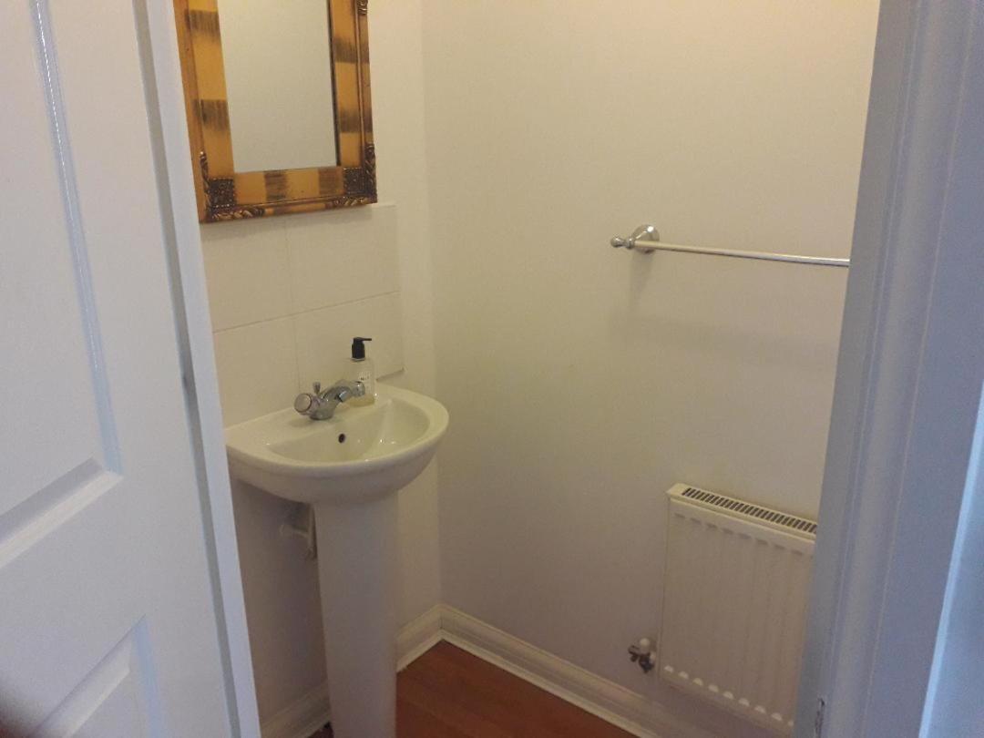 Вілла 5 Bed House With Free Secure Parking In Pleasant Quiet Location Вулвергемптон Екстер'єр фото